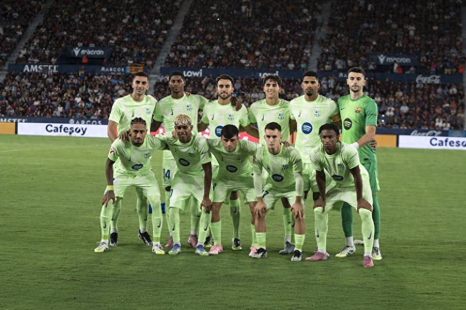 看一遍笑一遍 一个喊早了一个摔倒了 “小妖精”：你怎么炸胡看一遍笑一遍 一个喊早了一个摔倒了 “小妖精”：你怎么炸胡